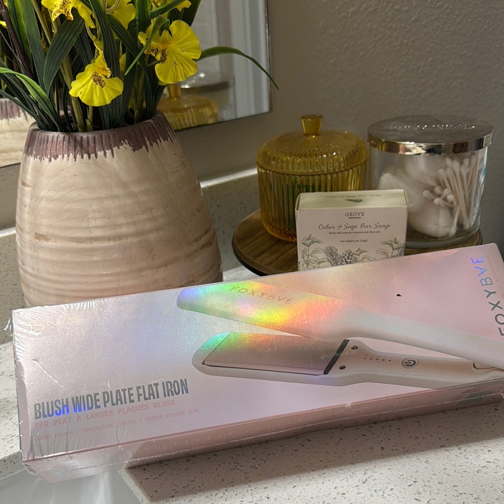 Blush Wide Plate Flat Iron